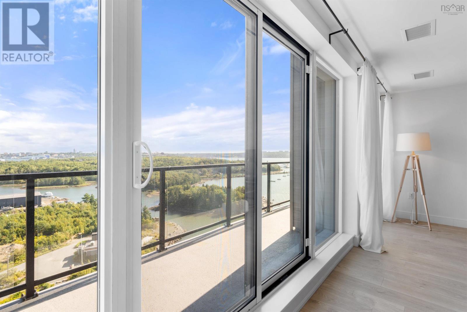 Property 21 of 37 of 406 72 Seapoint Road