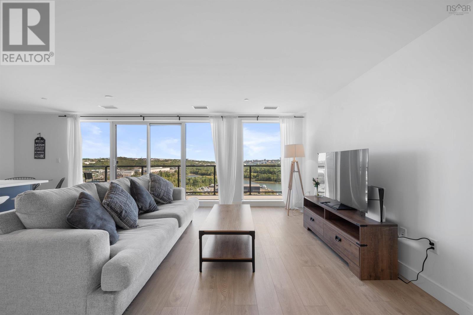 Property 24 of 37 of 406 72 Seapoint Road