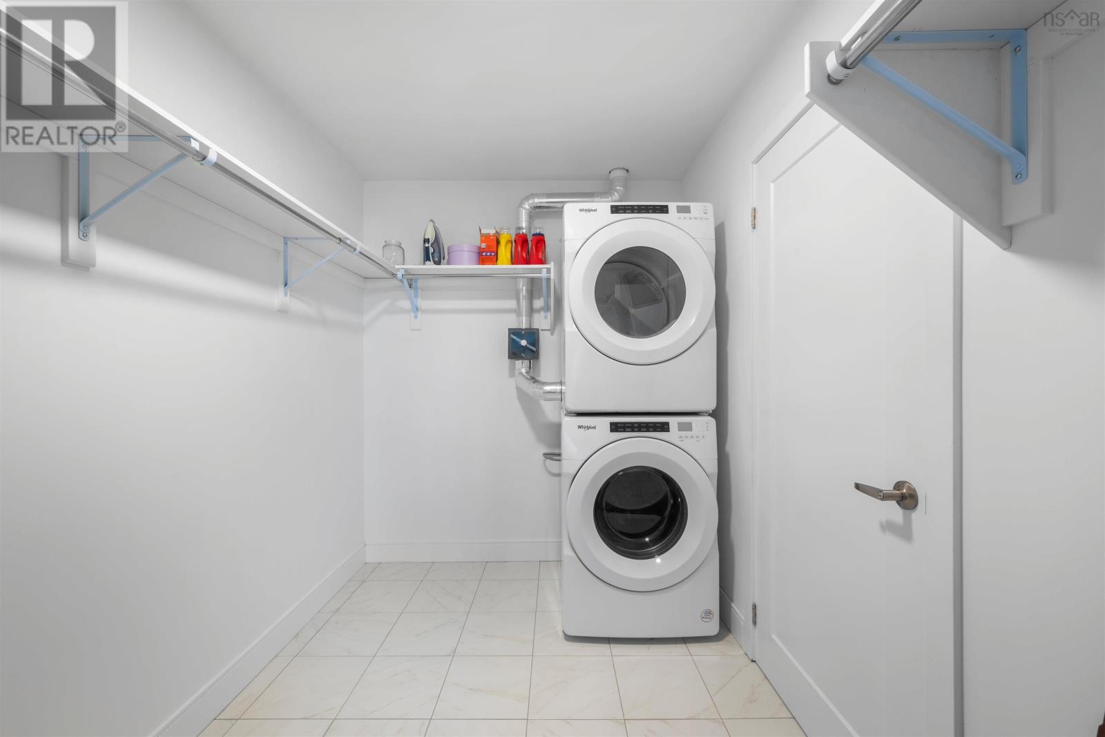 Property 29 of 37 of 406 72 Seapoint Road