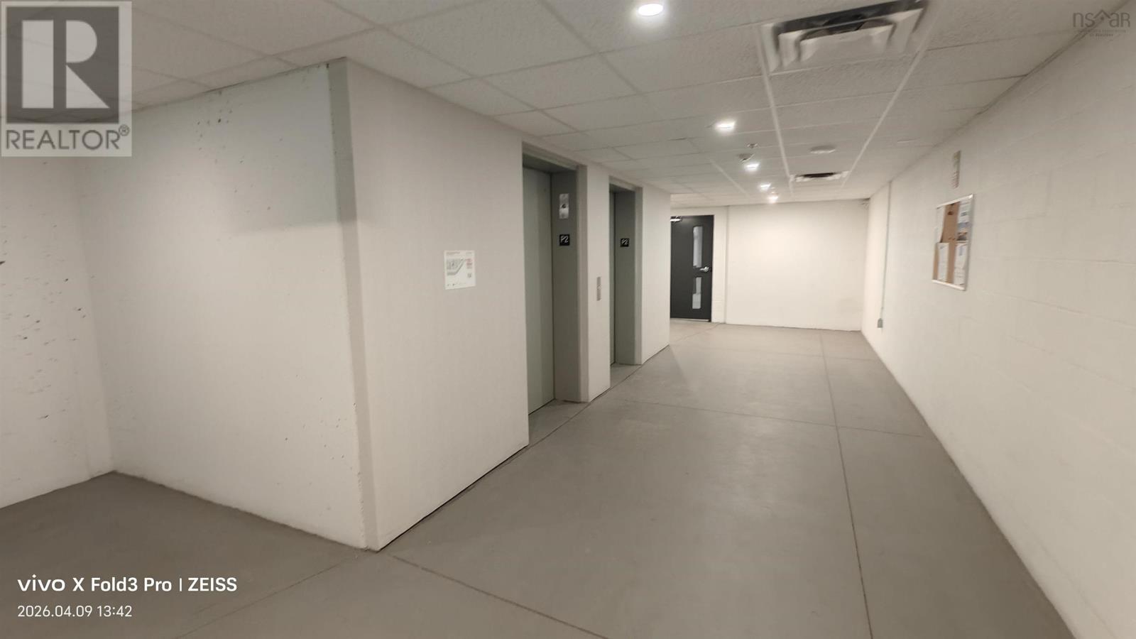 Property 34 of 37 of 406 72 Seapoint Road