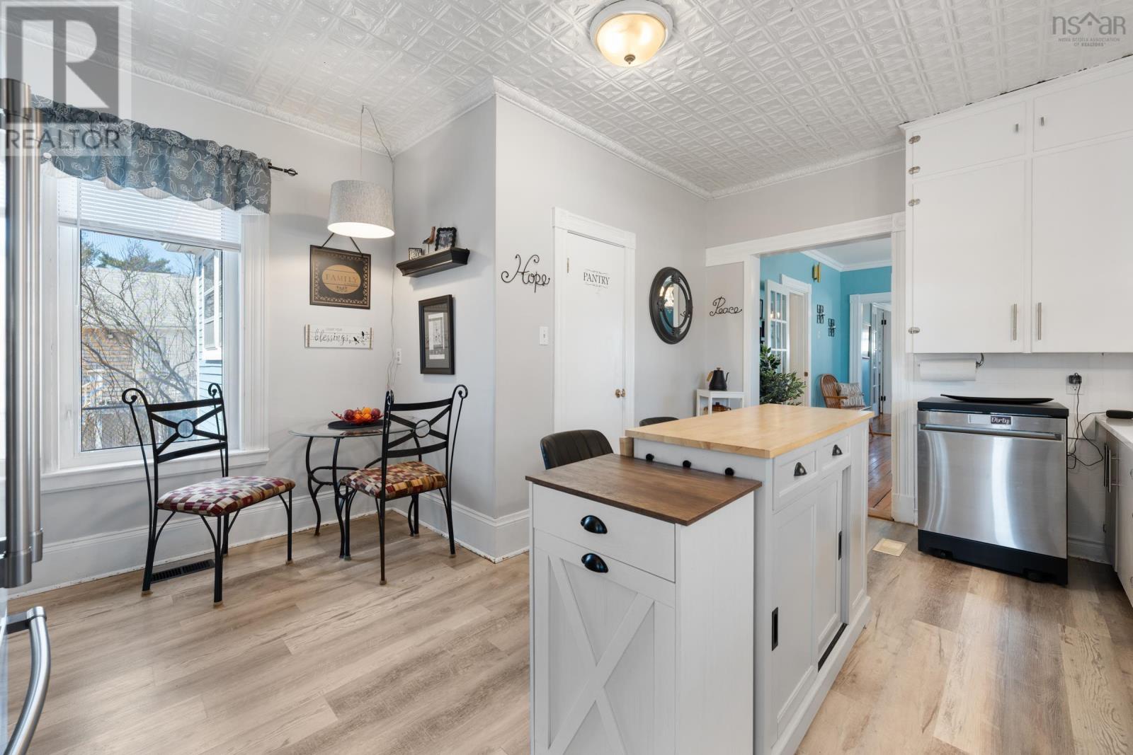 Property 19 of 49 of 328 Granville Street