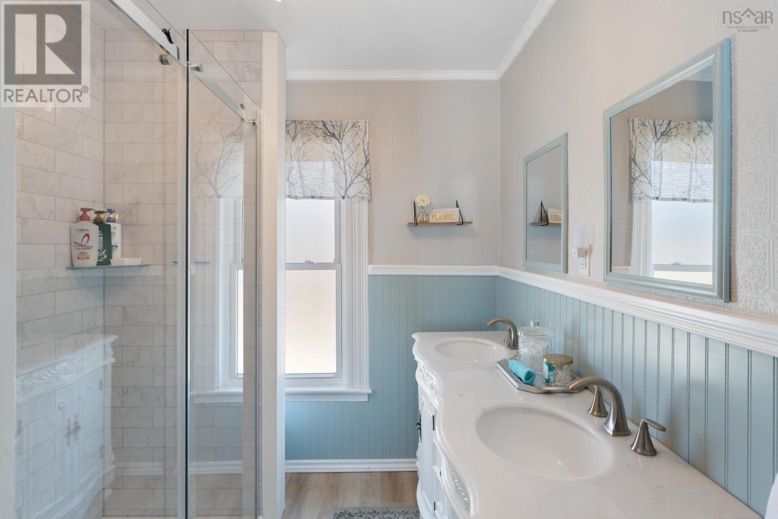 Property 40 of 49 of 328 Granville Street