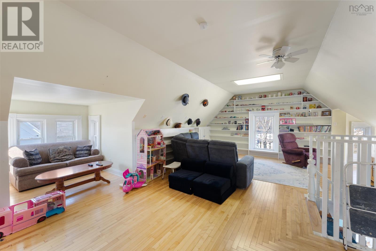 Property 45 of 49 of 328 Granville Street