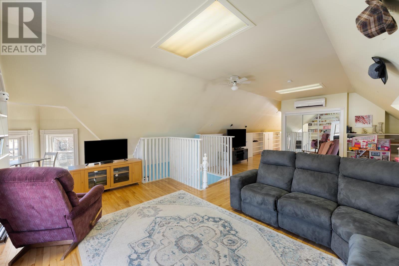 Property 46 of 49 of 328 Granville Street