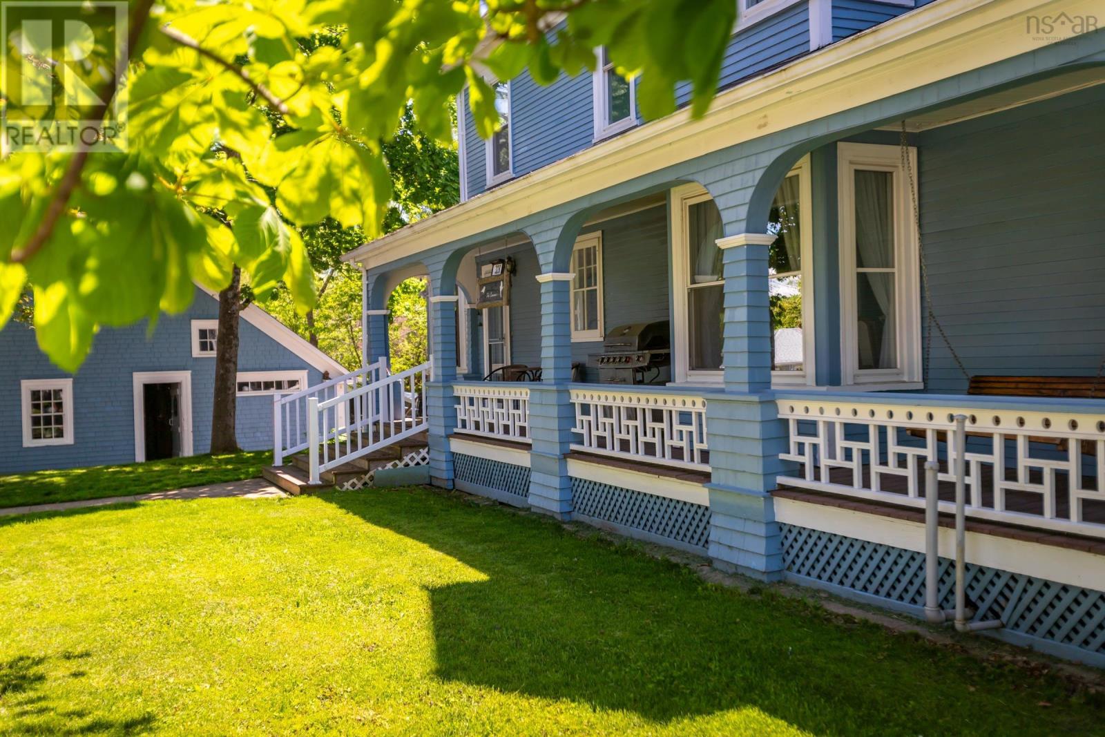 Property 5 of 49 of 328 Granville Street