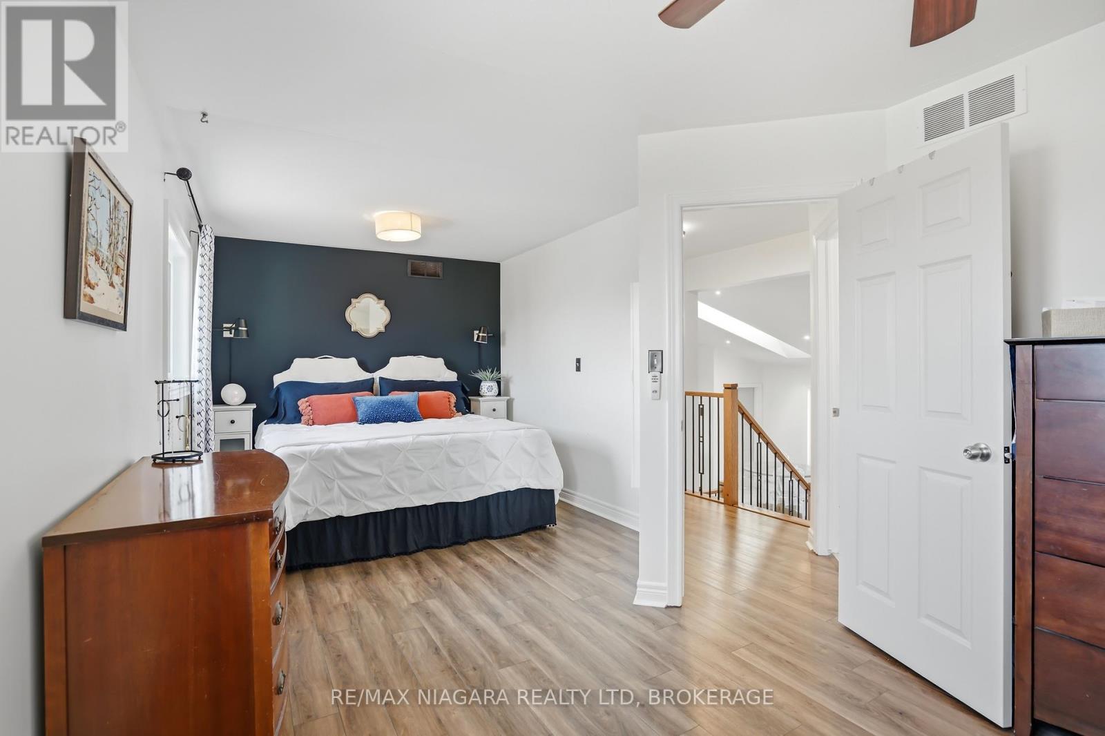 858 CANADA DRIVE - 13