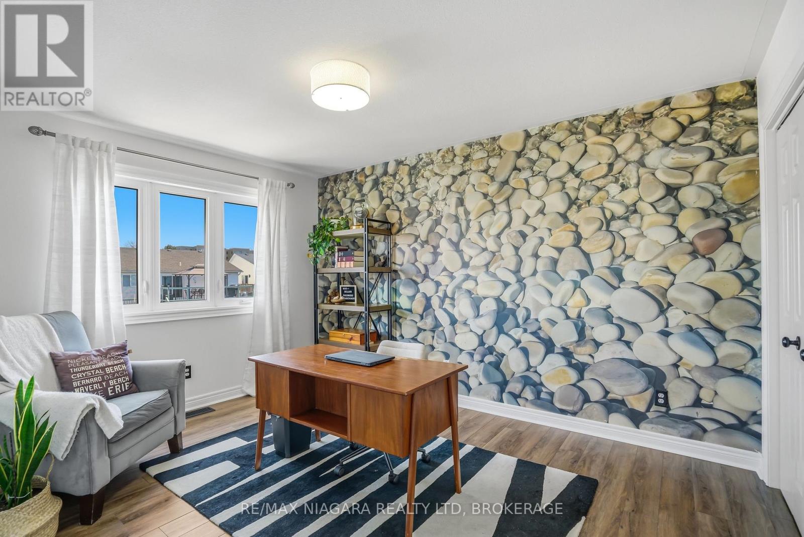 858 CANADA DRIVE - 15