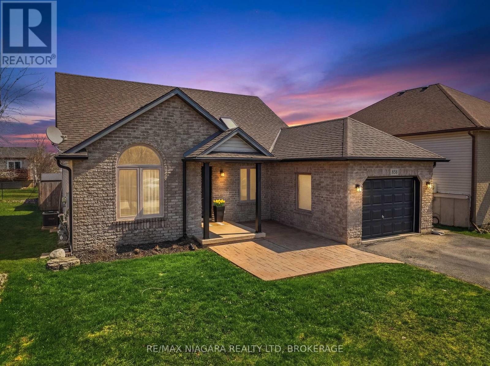 858 CANADA DRIVE - 2