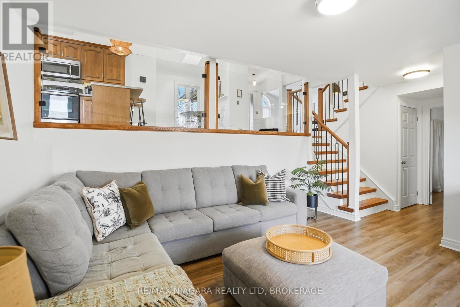 858 CANADA DRIVE - 20