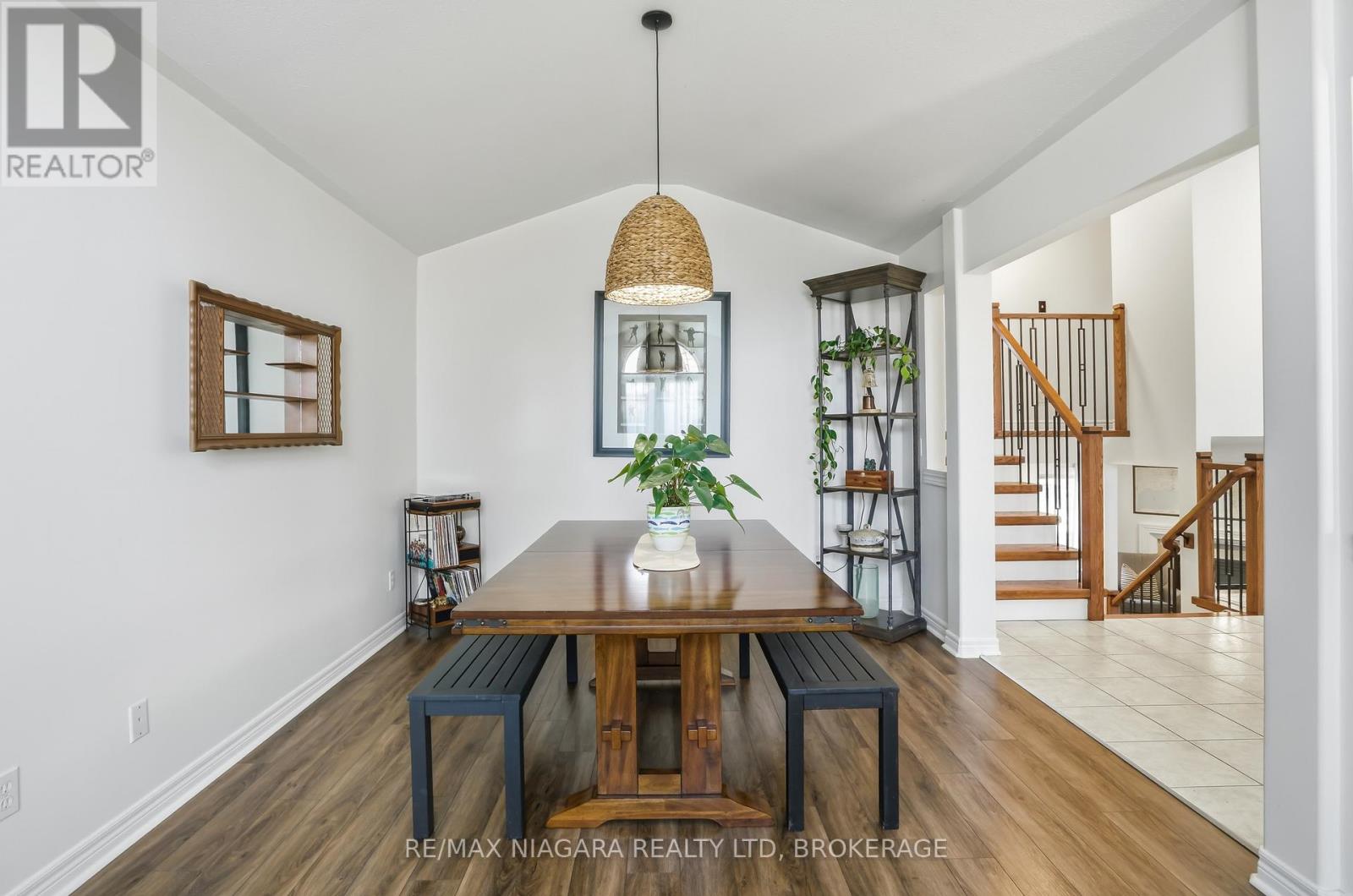 858 CANADA DRIVE - 29