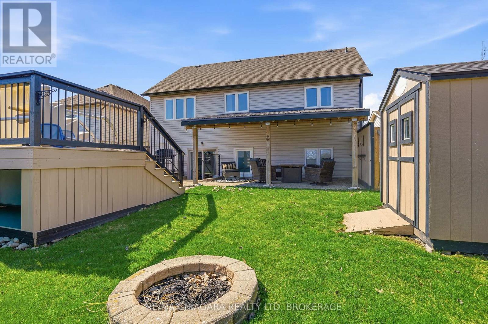 858 CANADA DRIVE - 40
