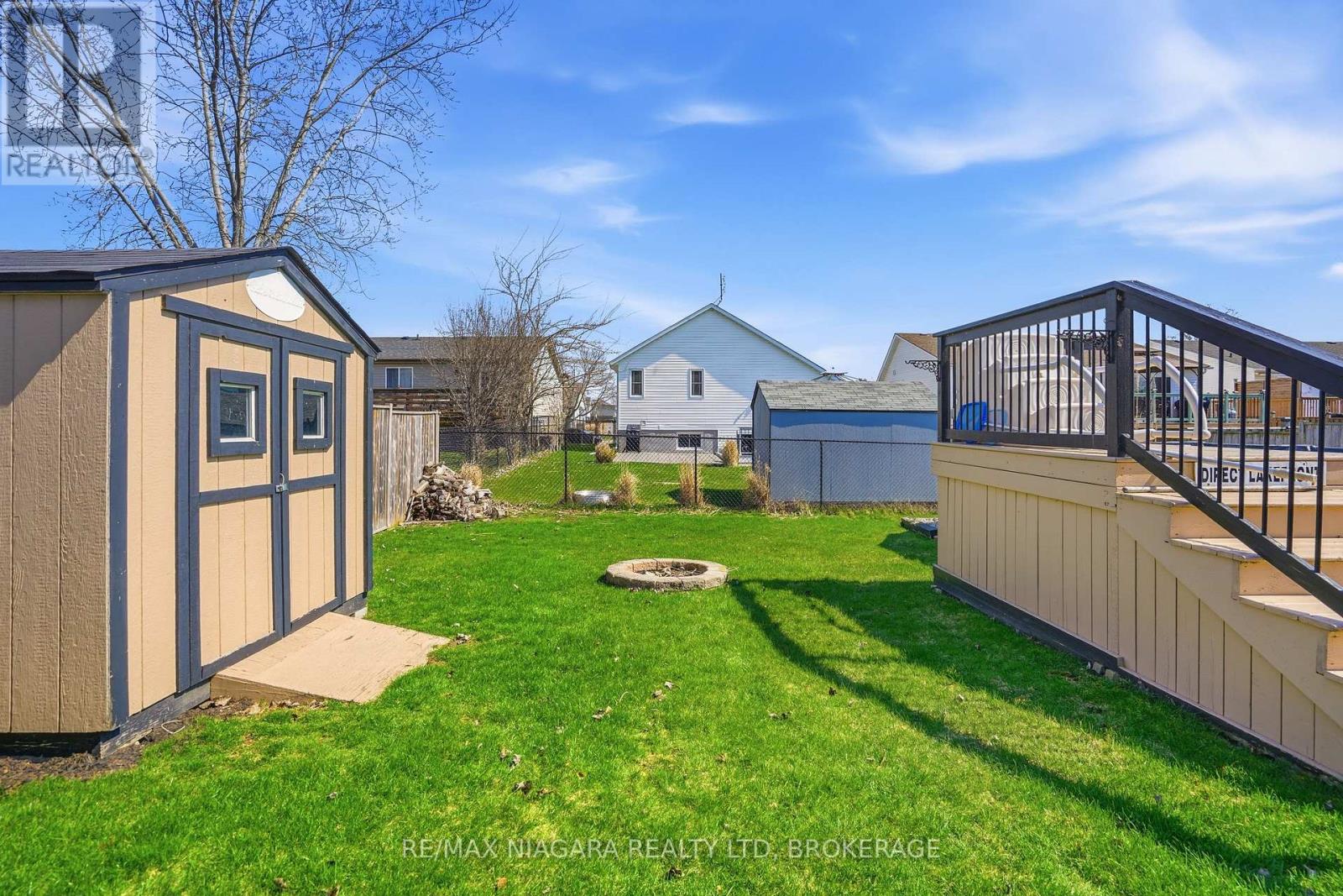 858 CANADA DRIVE - 41