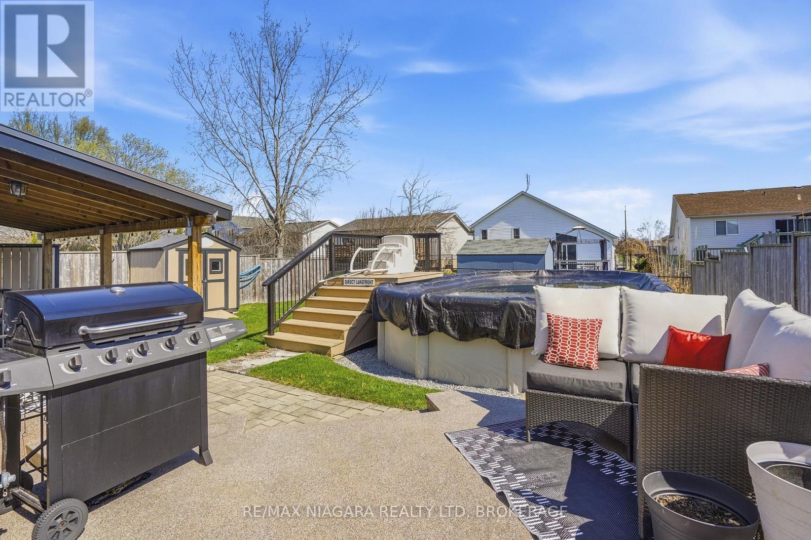858 CANADA DRIVE - 42