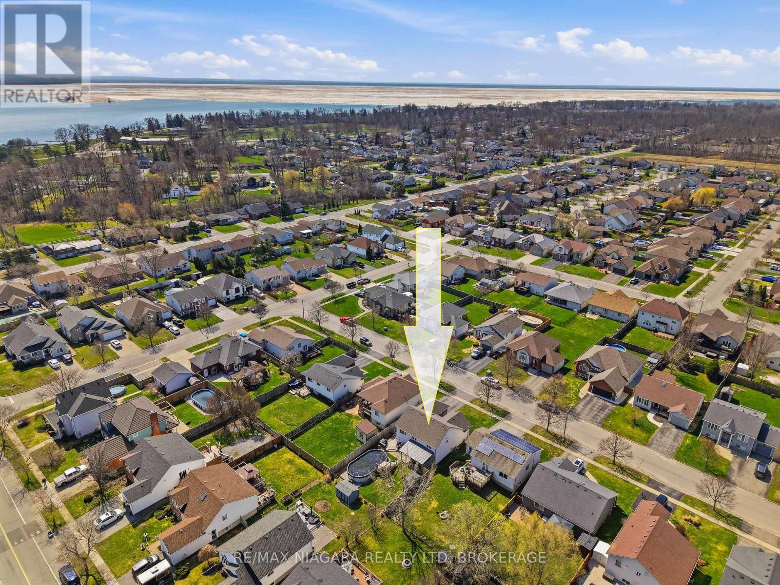 858 CANADA DRIVE - 7