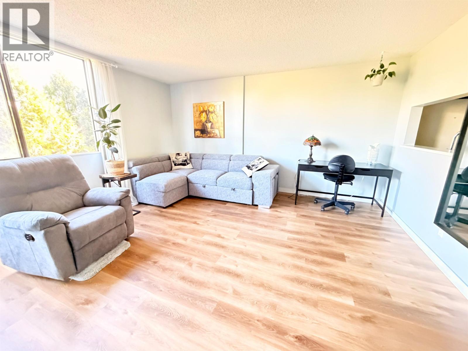 405 9300 PARKSVILLE DRIVE