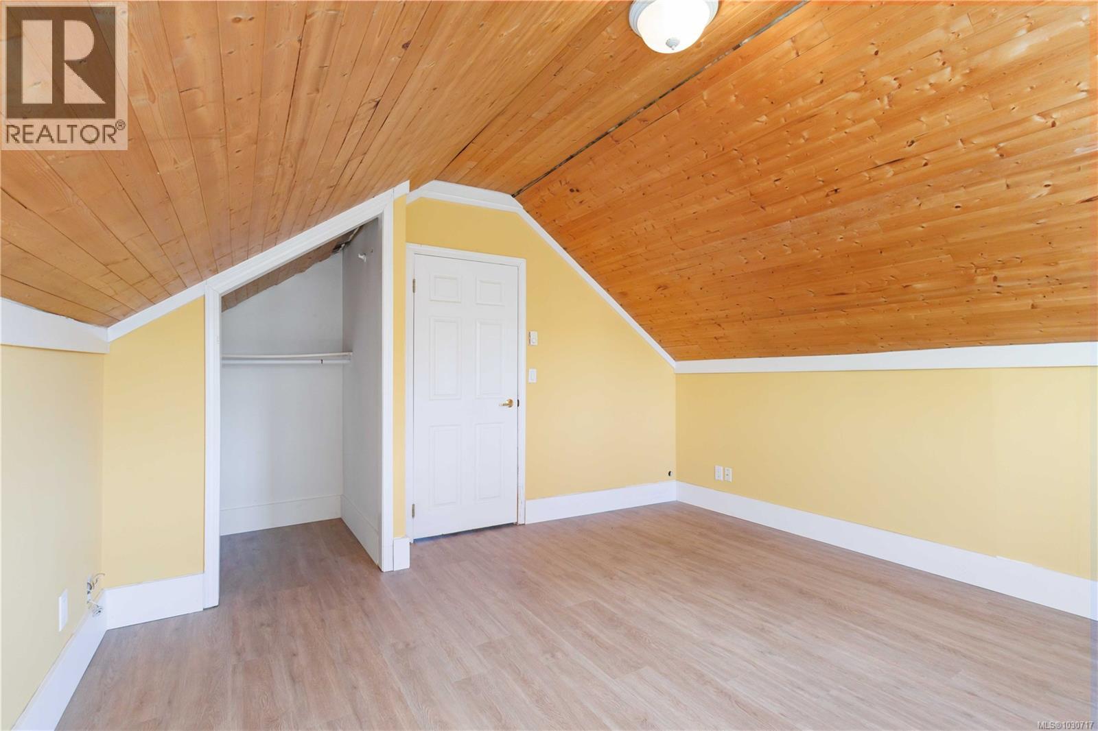 938 HEREWARD RD - 35