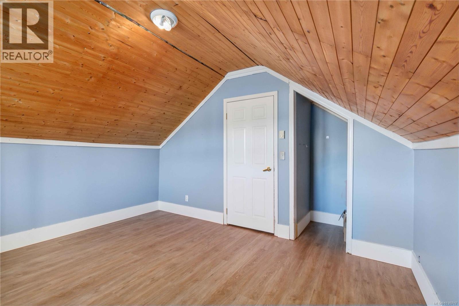 938 HEREWARD RD - 33