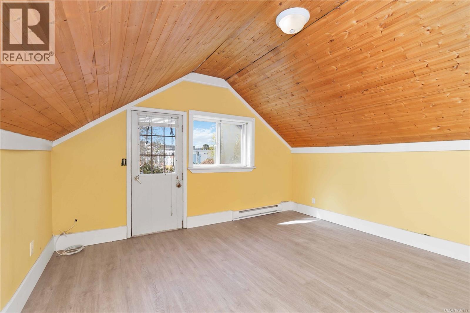 938 HEREWARD RD - 34