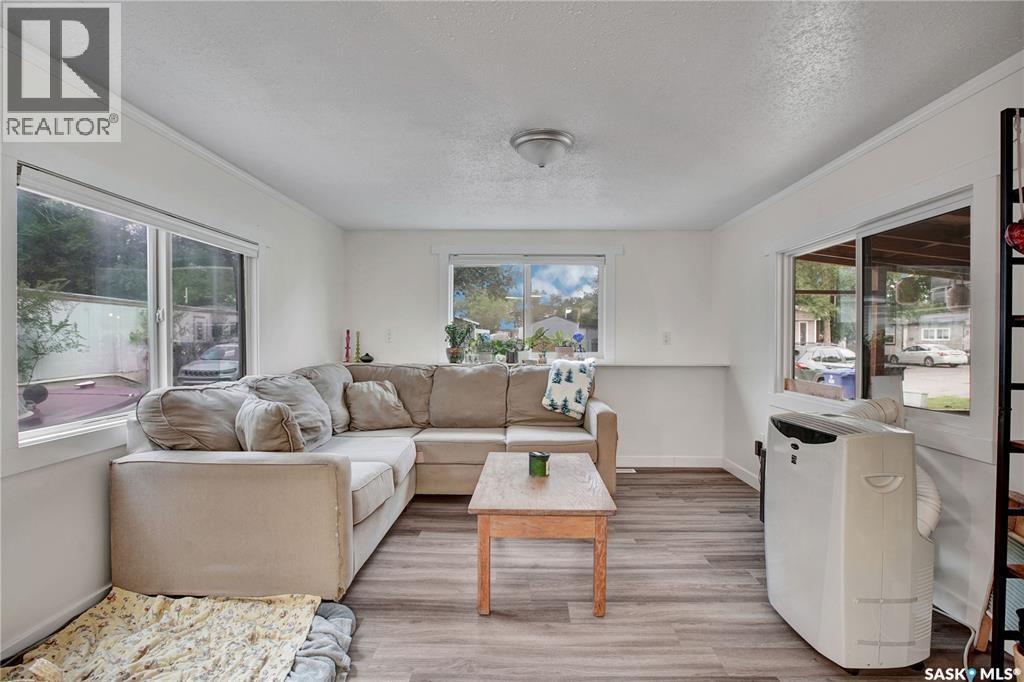 408 1524 Rayner AVENUE - 9