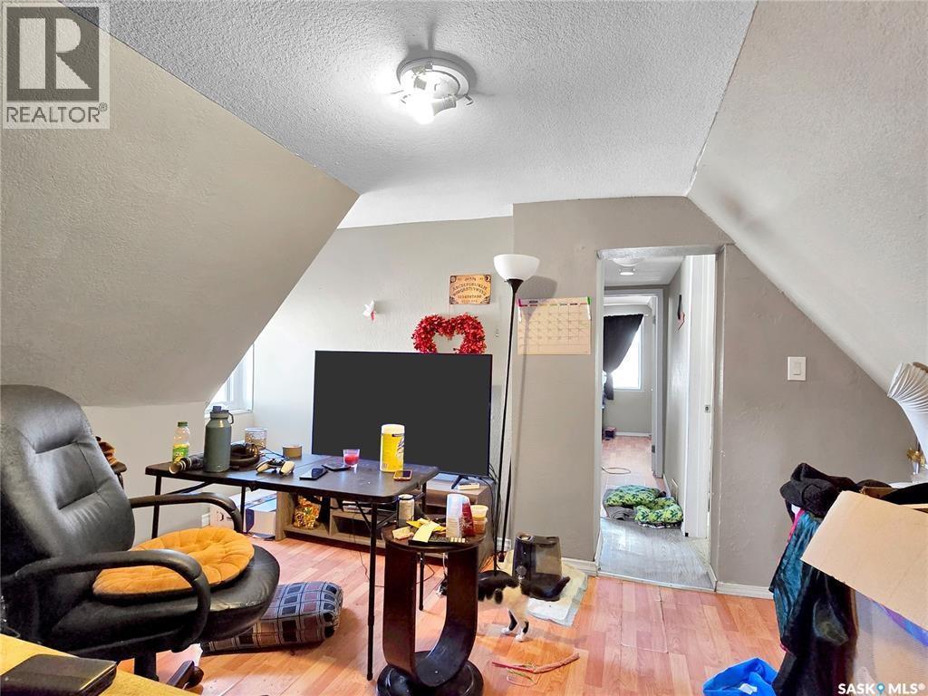312 E AVENUE S - 8