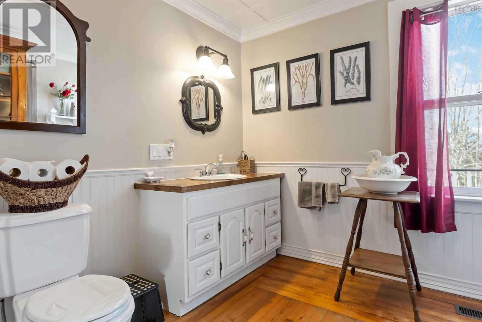 Property 34 of 38 of 102 Old Post Road