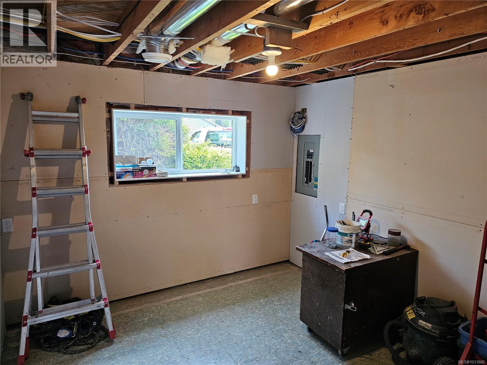 5890 CHESTERFIELD AVE - 25