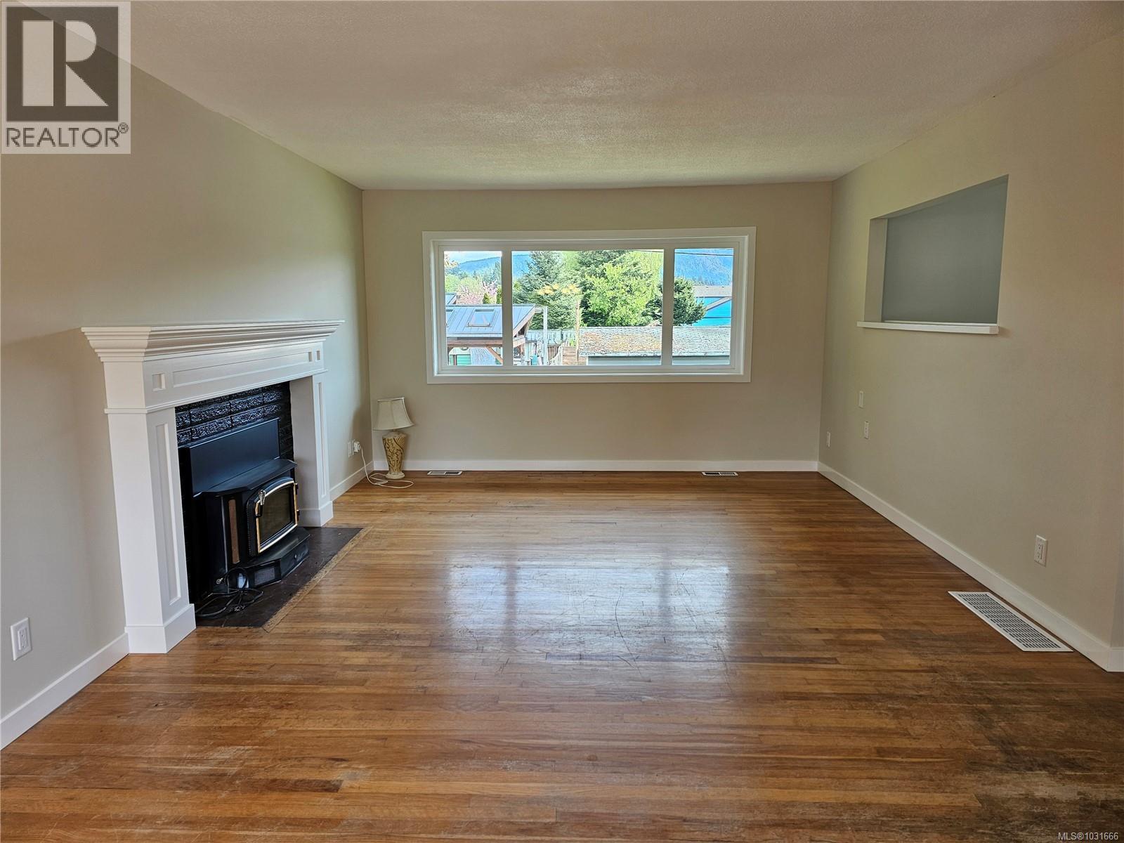 5890 CHESTERFIELD AVE - 5