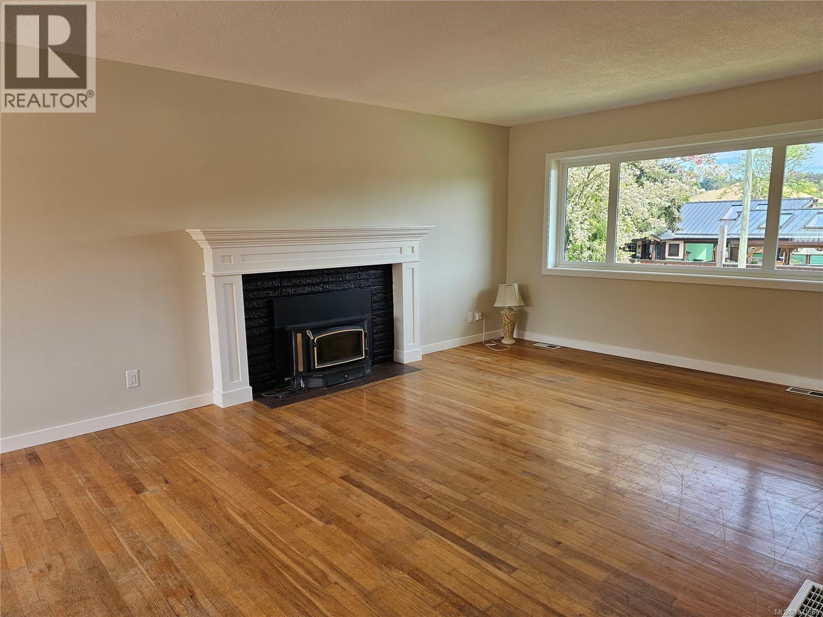 5890 CHESTERFIELD AVE - 6