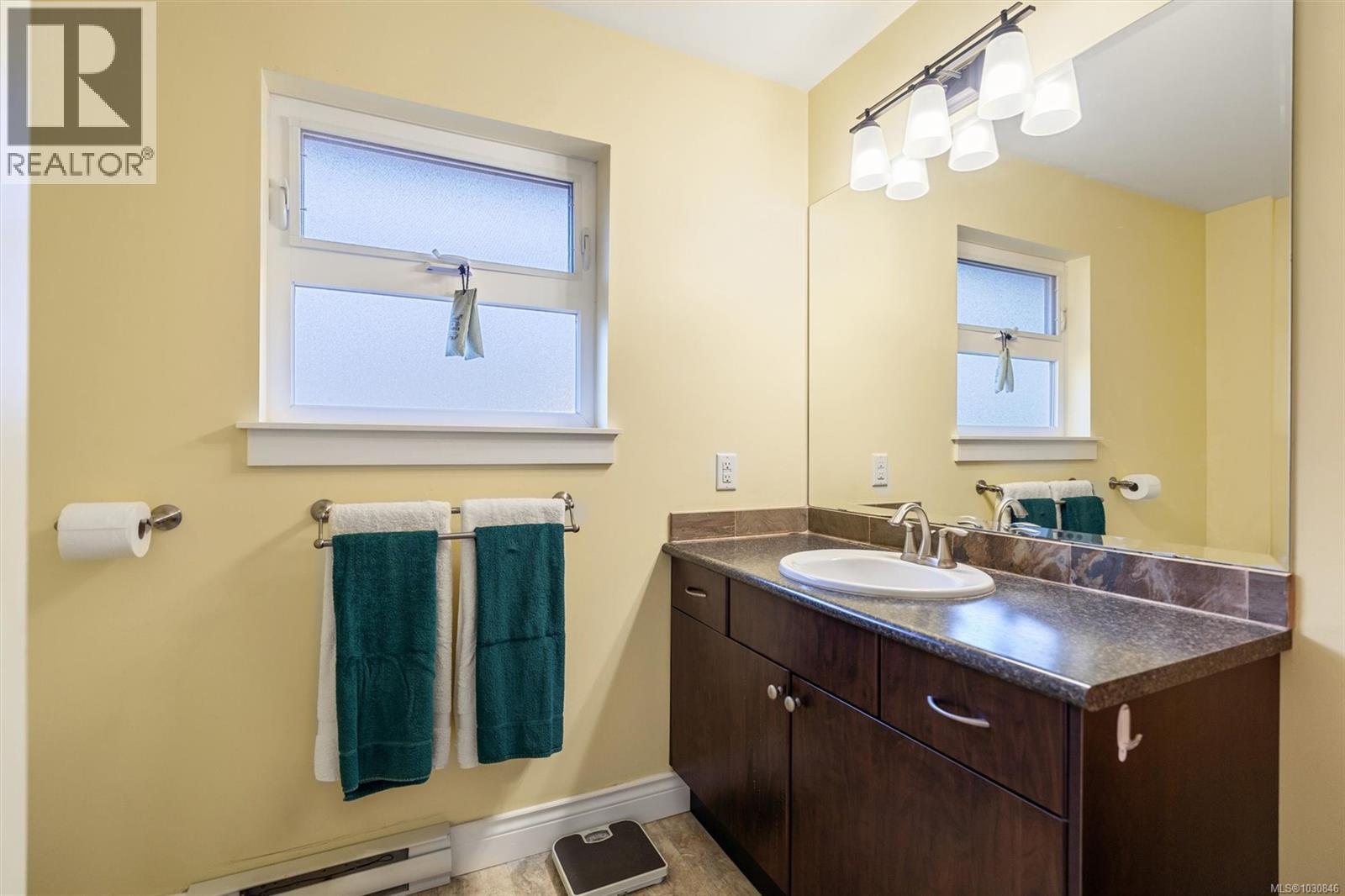 6727 Wall St - 25