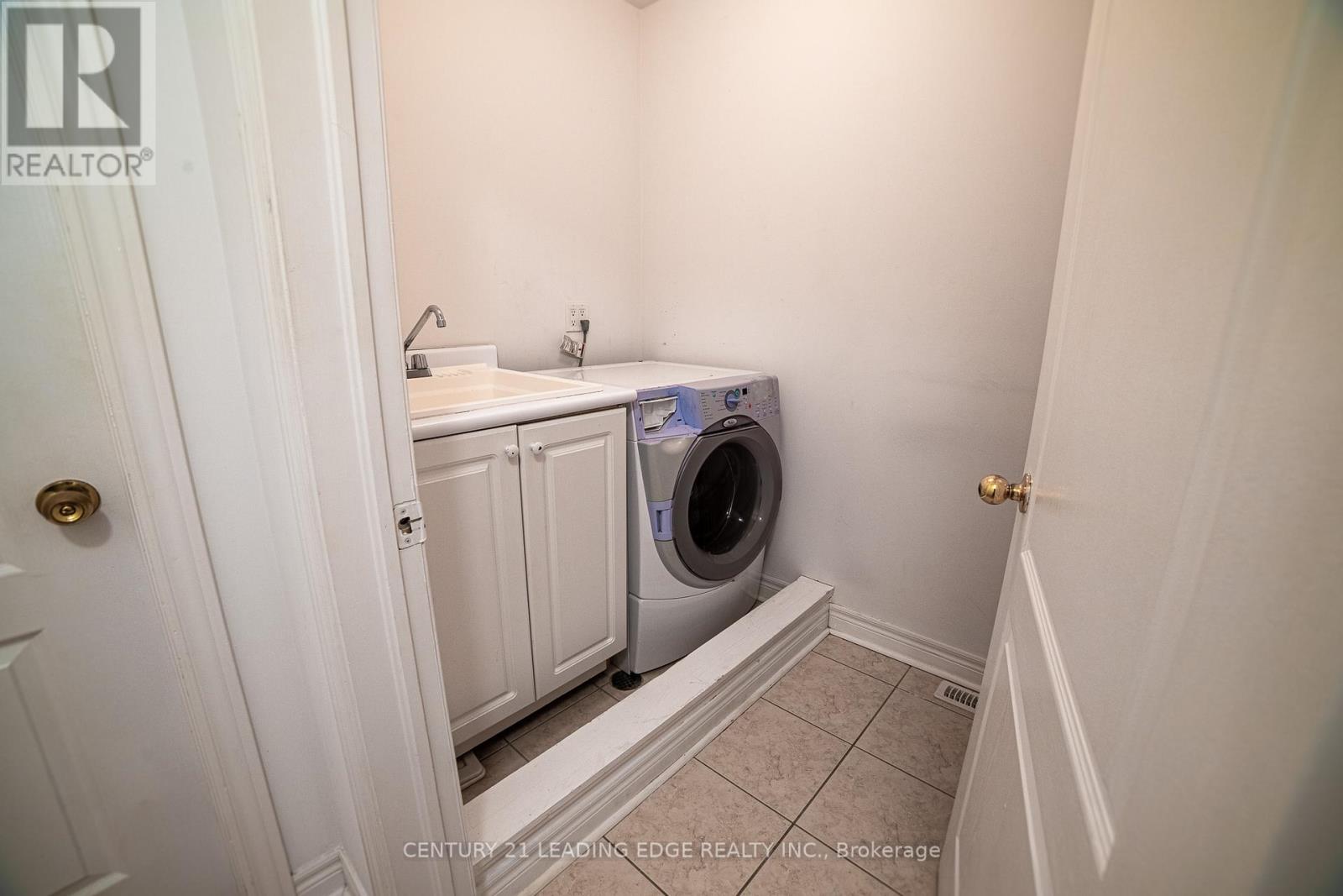 67 SIR SANFORD FLEMING WAY - 23