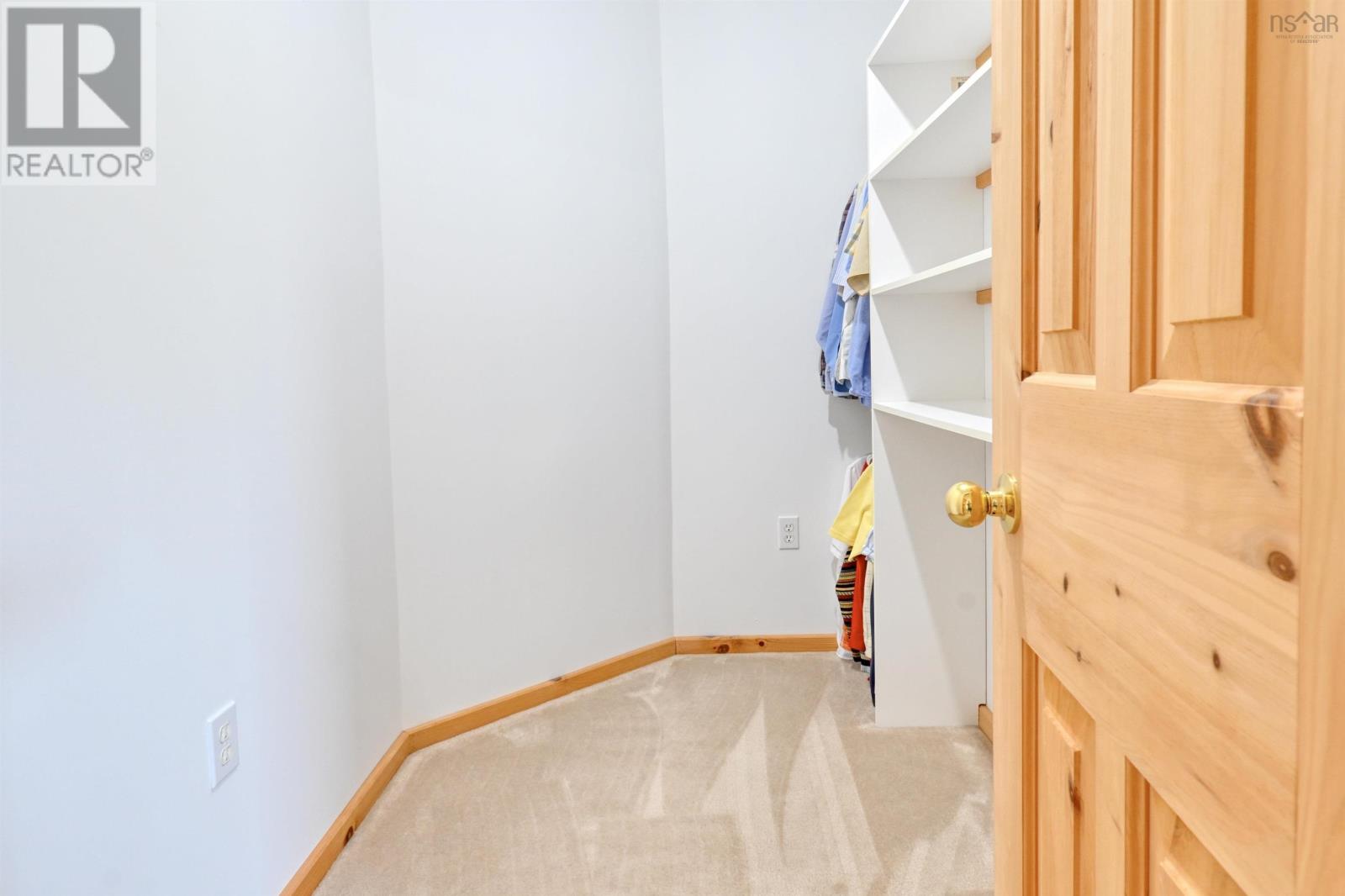 Property 32 of 51 of 123 Wall Street