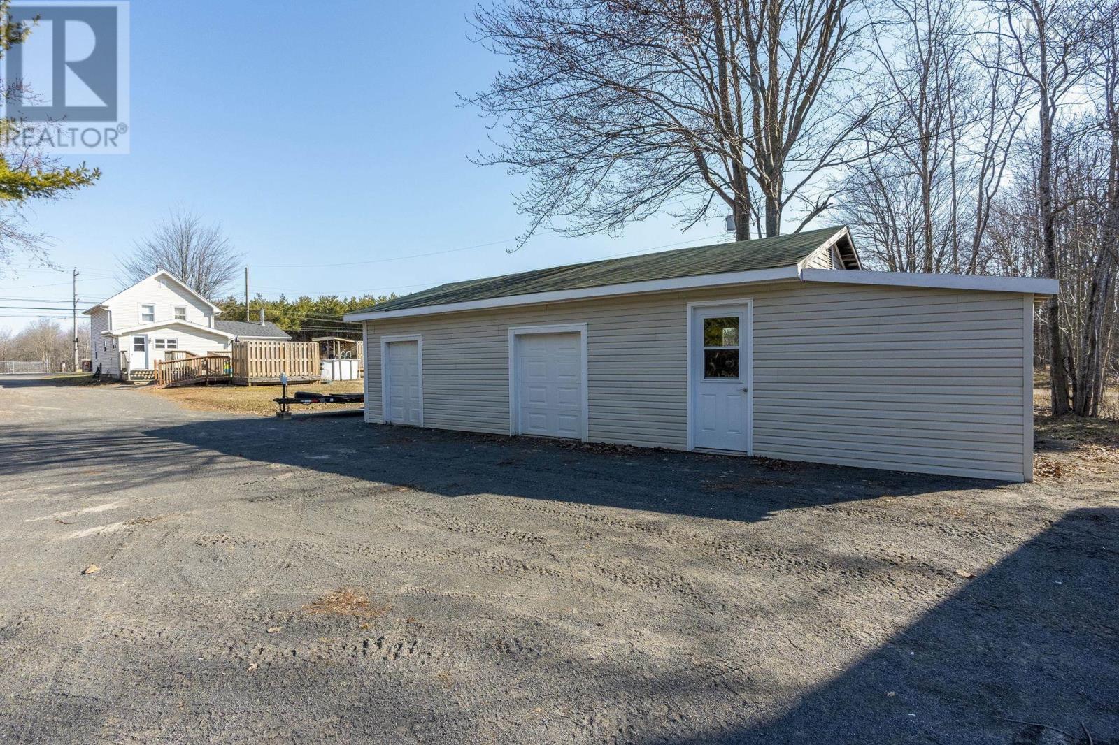 Property 33 of 40 of 4168 1 Highway