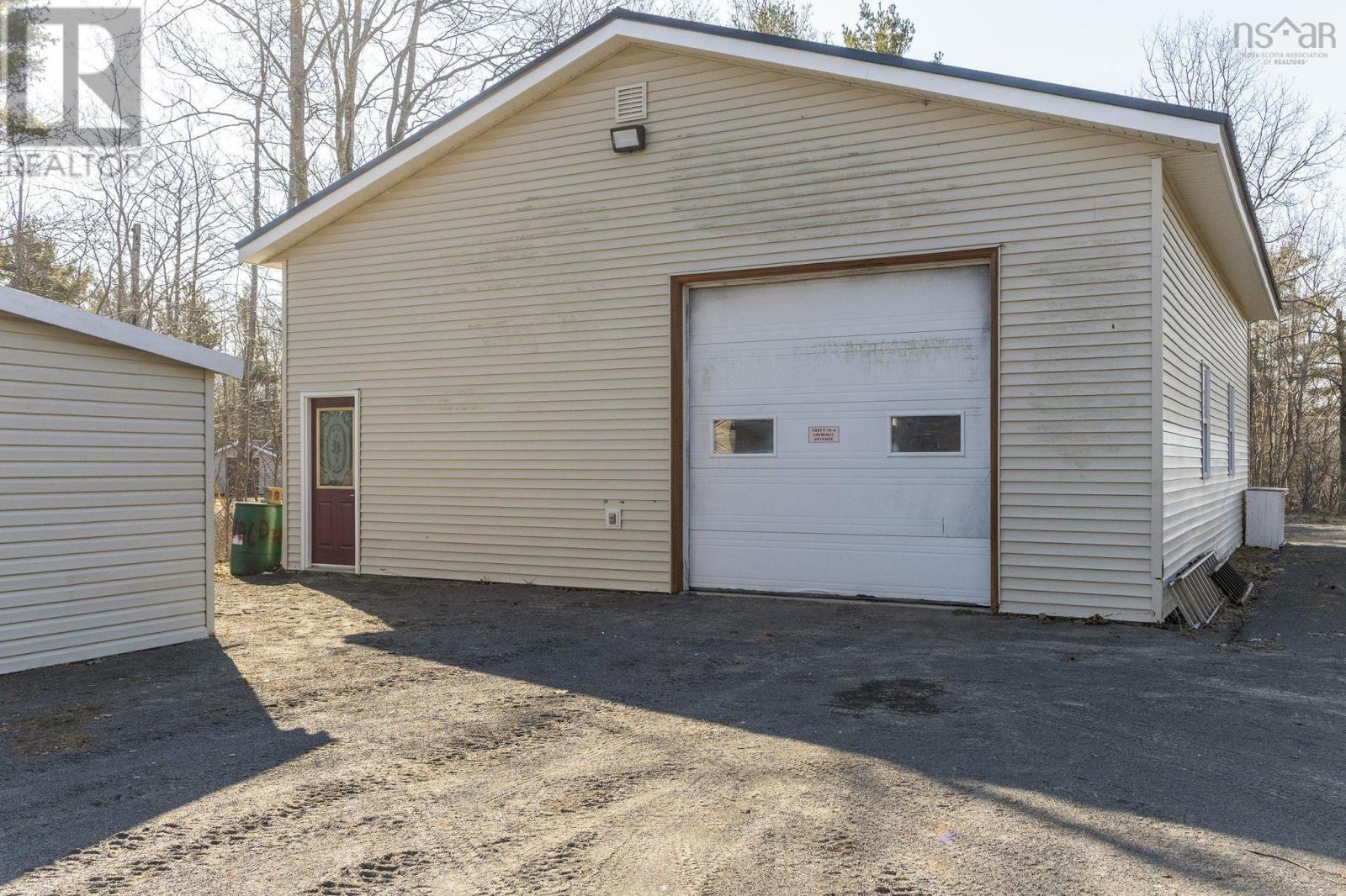 Property 34 of 40 of 4168 1 Highway