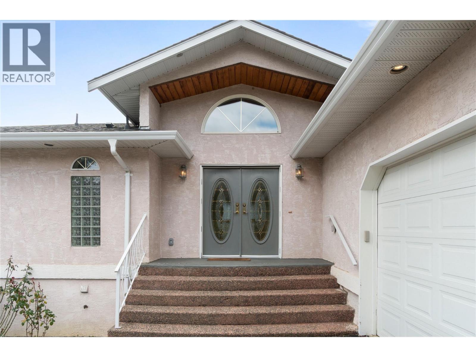 1131 50 AVENUE NE - 11