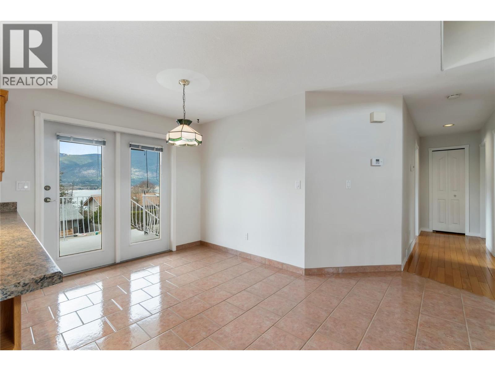 1131 50 AVENUE NE - 22