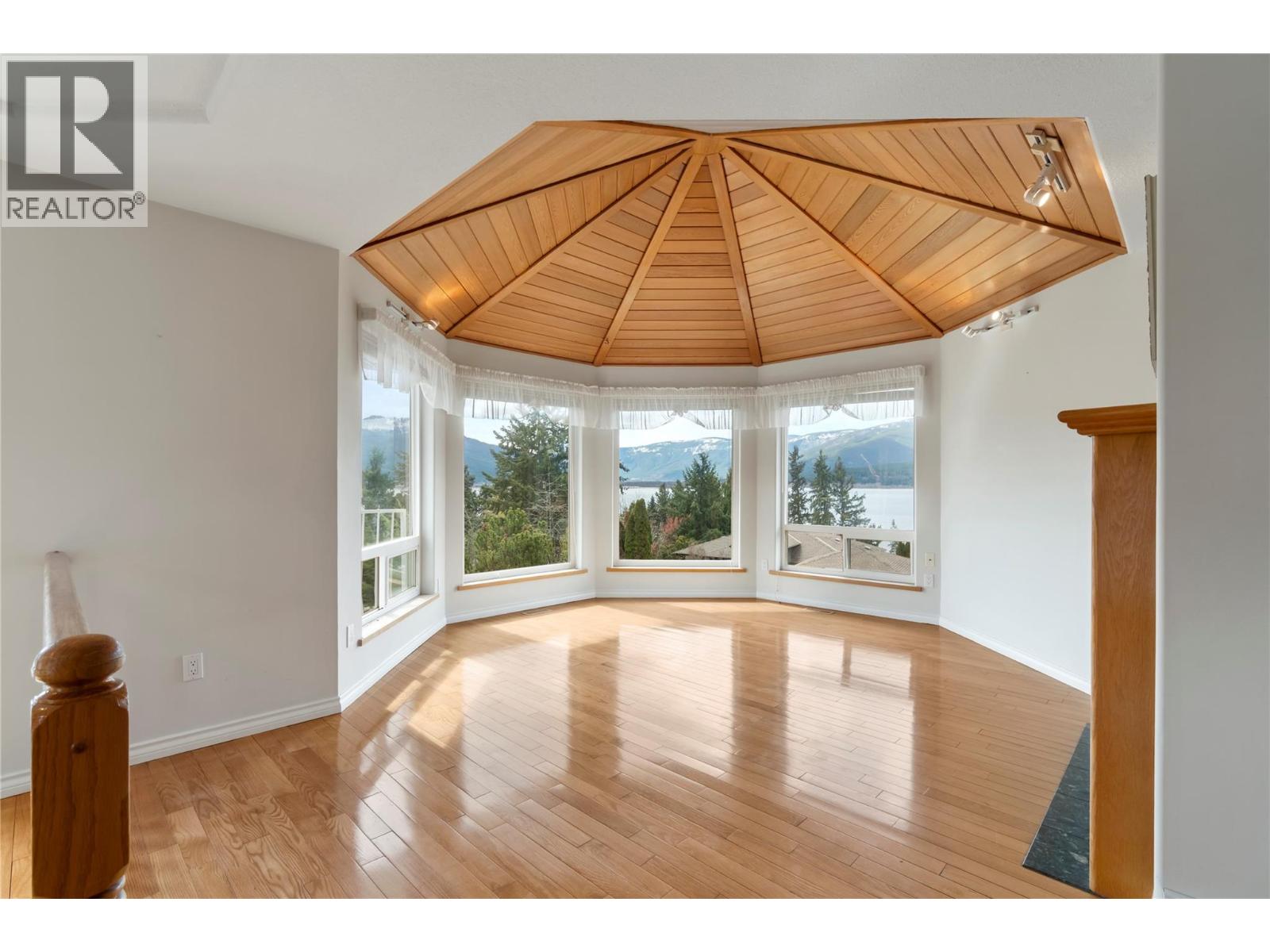 1131 50 AVENUE NE - 31