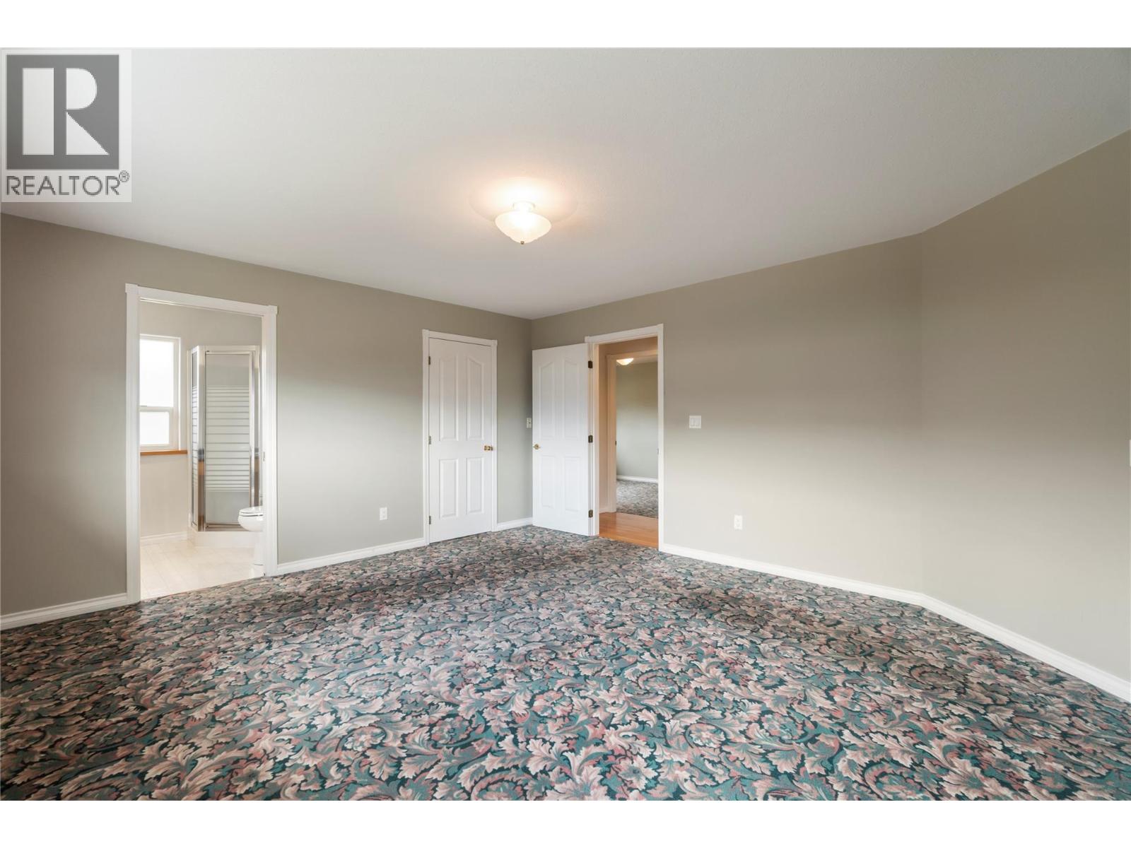 1131 50 AVENUE NE - 44