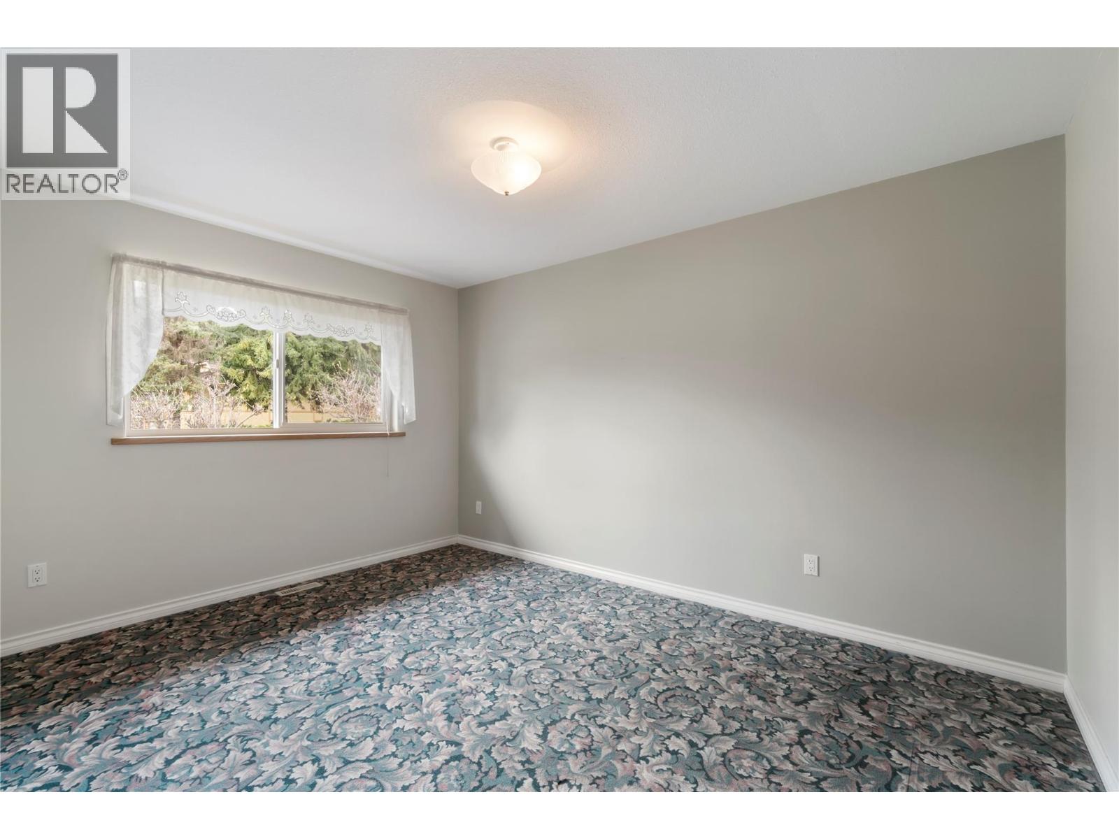 1131 50 AVENUE NE - 50