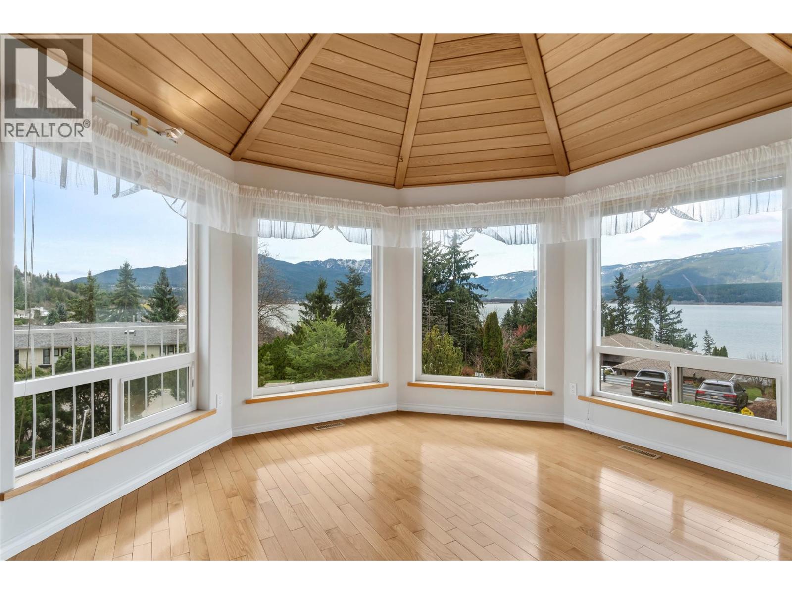 1131 50 AVENUE NE - 32