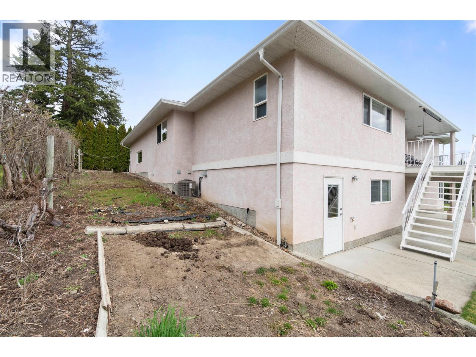 1131 50 AVENUE NE - 92