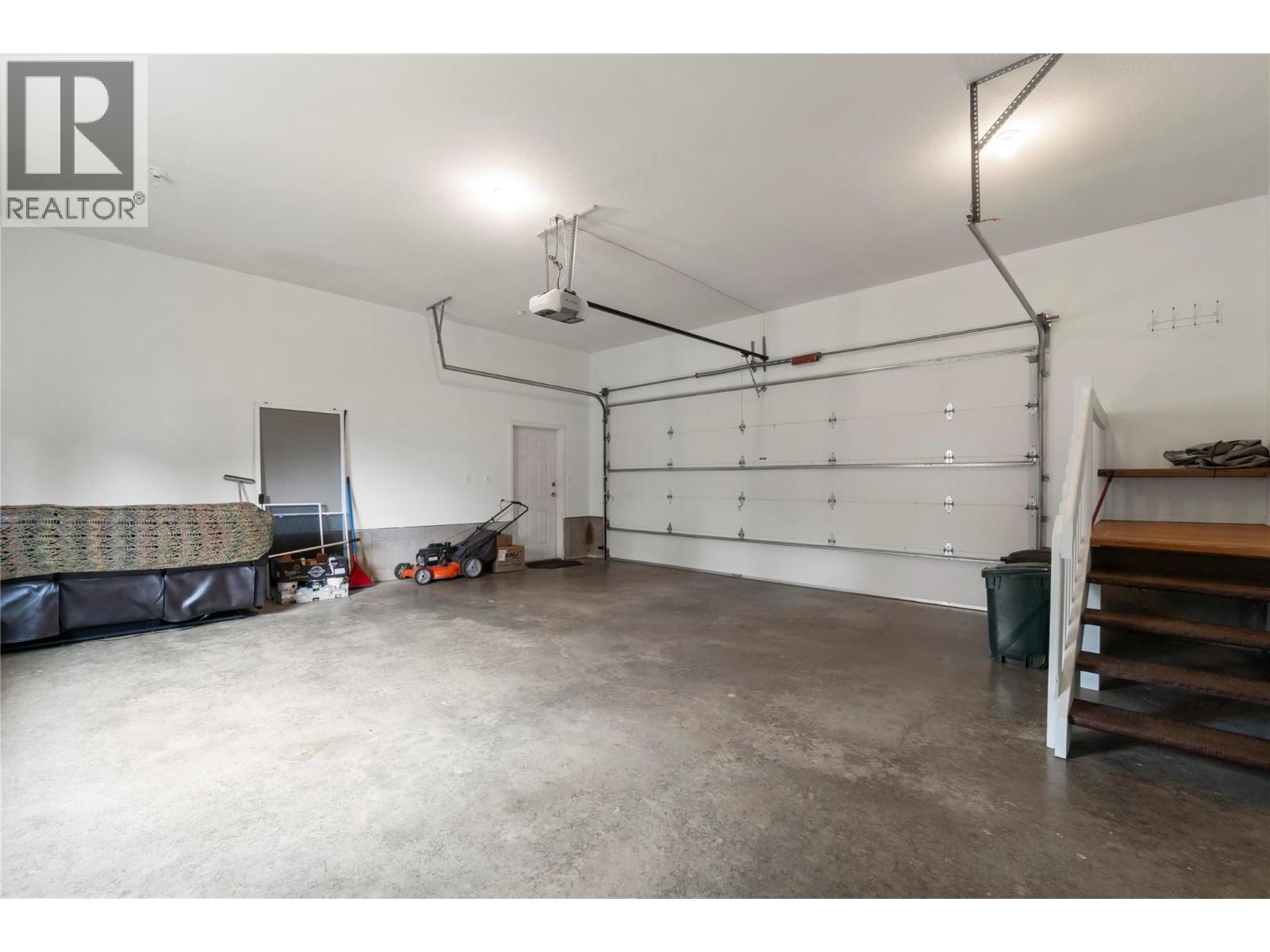 1131 50 AVENUE NE - 84