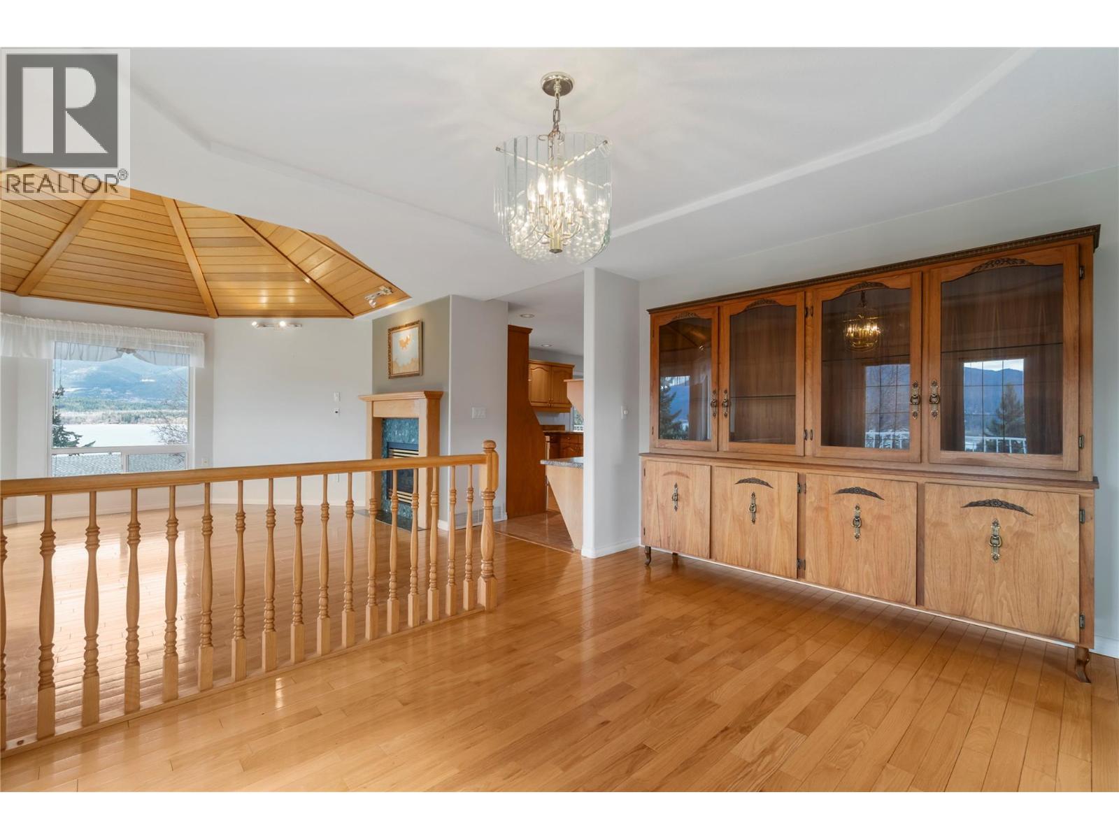 1131 50 AVENUE NE - 37