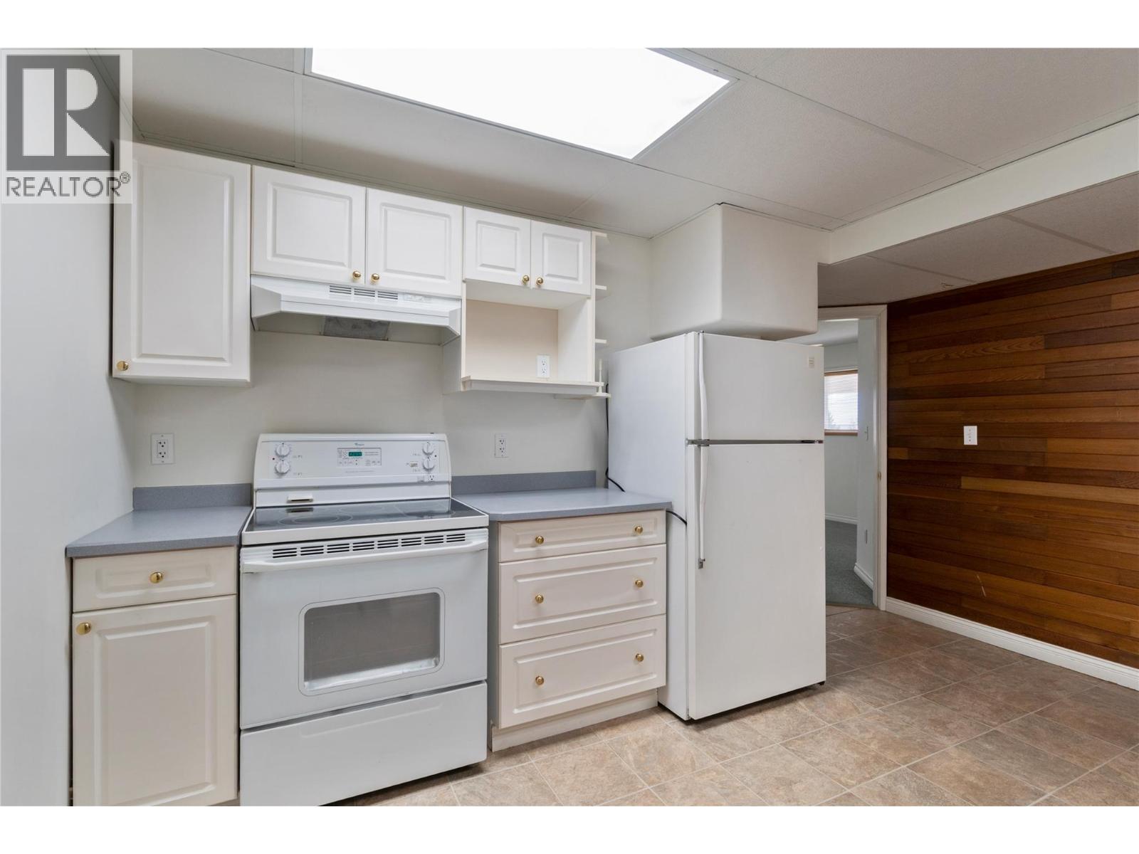 1131 50 AVENUE NE - 76