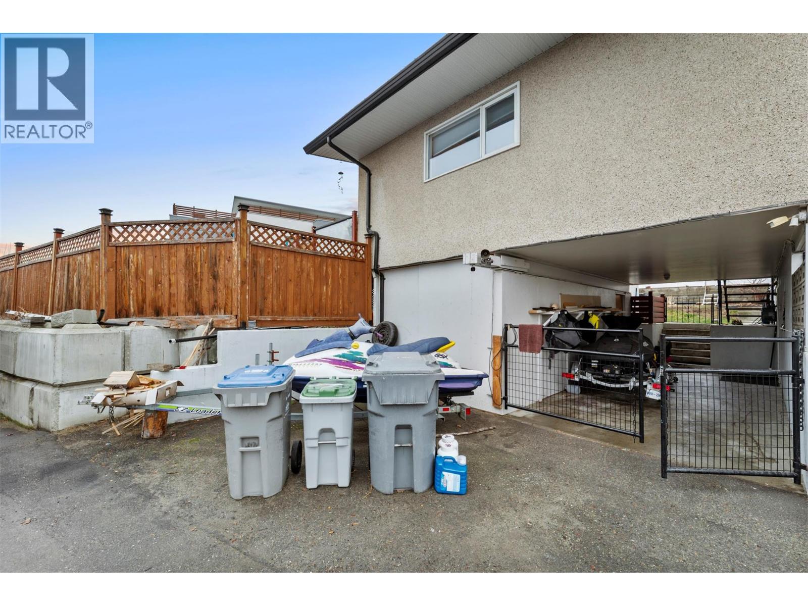 1515 ROBINSON CRESCENT - 17