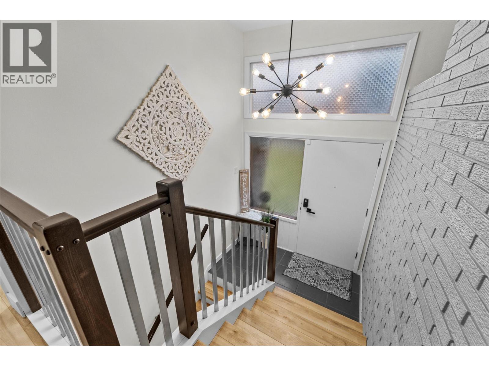 1515 ROBINSON CRESCENT - 4