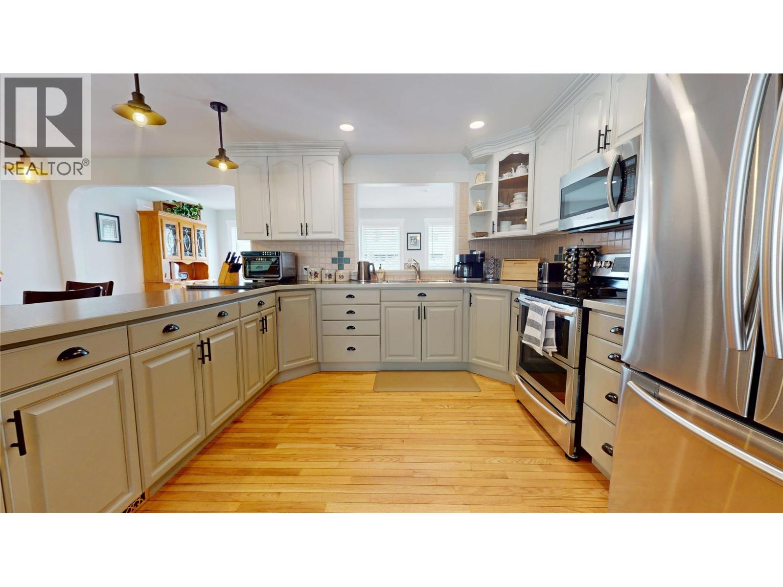 10 MT TRINITY AVENUE - 11