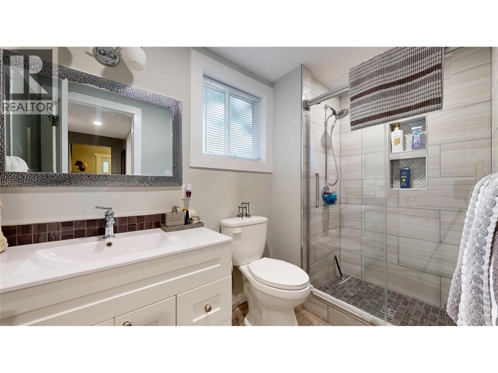 10 MT TRINITY AVENUE - 25