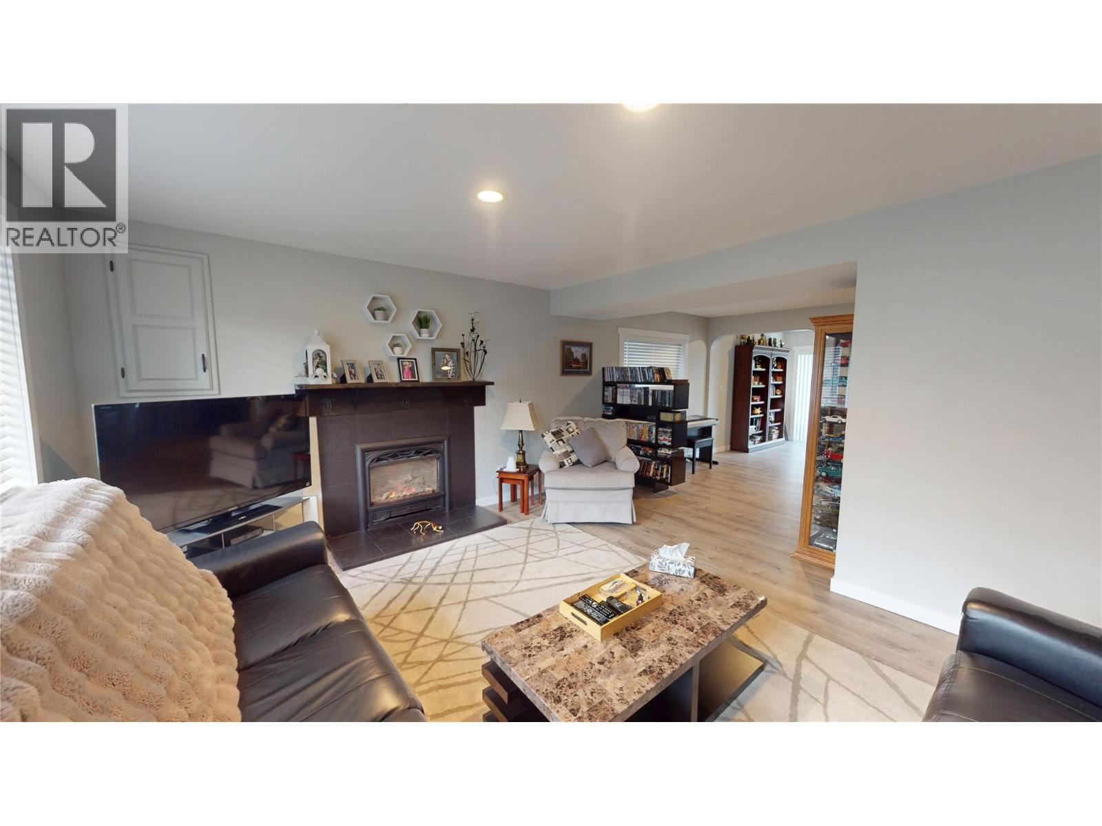 10 MT TRINITY AVENUE - 21