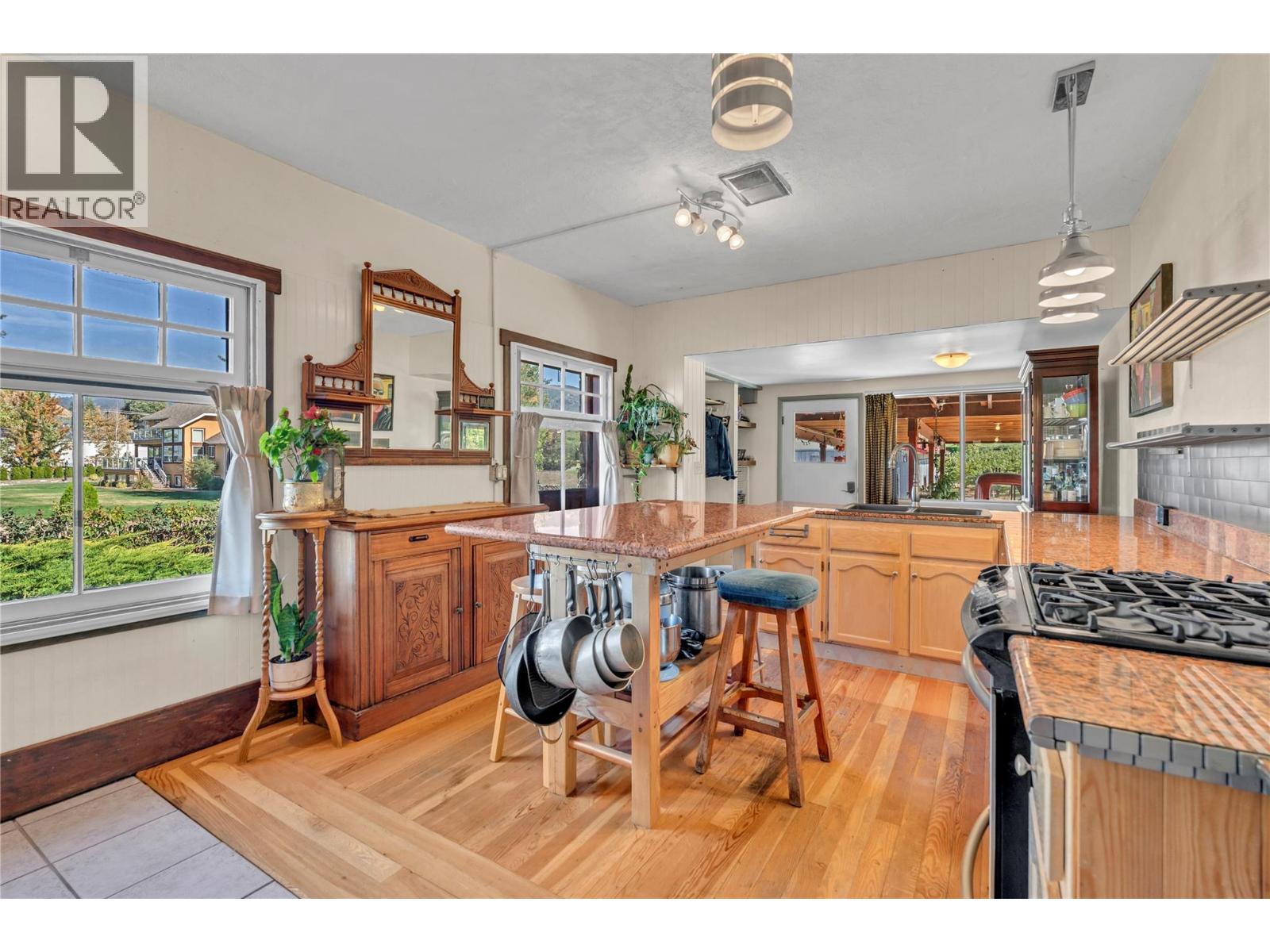  235 Middle Bench Road North, Penticton