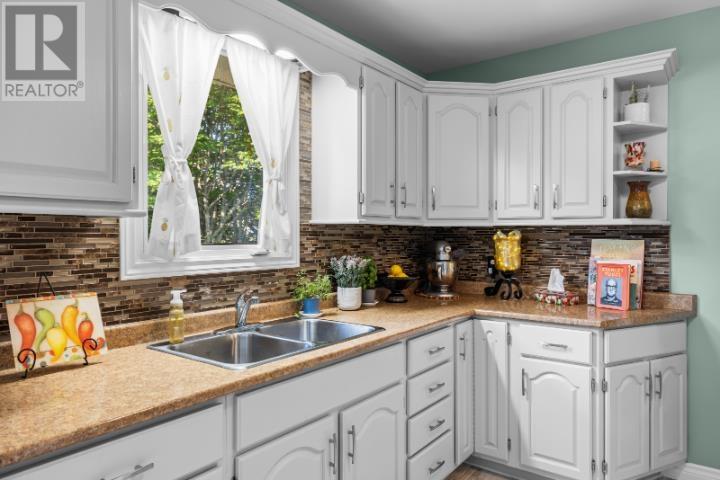 112 BURKESHIRE DRIVE - 15